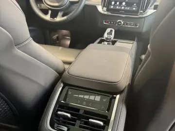 Volvo XC90 T8 AWD Plus Black Edition Plug in