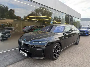 BMW M760e xDrive Limousine