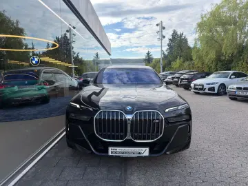 BMW M760e xDrive Limousine