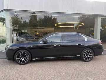 BMW M760e xDrive Limousine