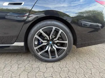 BMW M760e xDrive Limousine