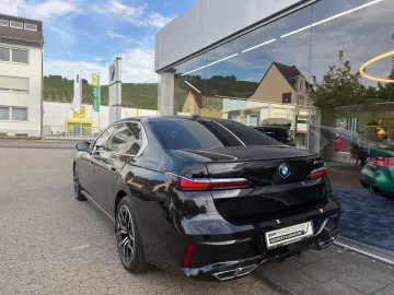 BMW M760e xDrive Limousine