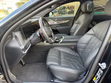 BMW M760e xDrive Limousine