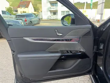BMW M760e xDrive Limousine