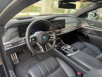 BMW M760e xDrive Limousine