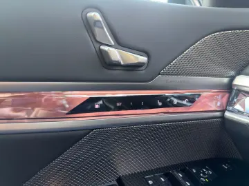 BMW M760e xDrive Limousine
