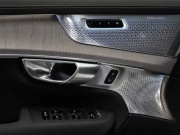 Volvo XC90 T8 Ultra Dark PHEV