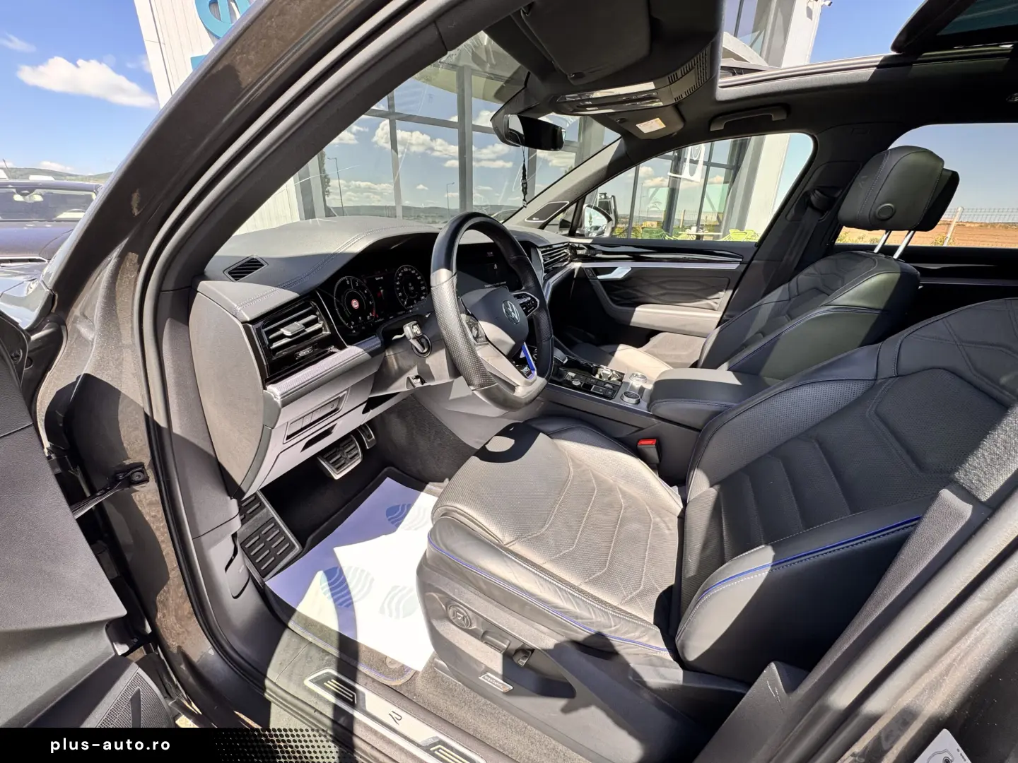 VOLKSWAGEN TOUAREG R    eHYBRID    462 CP    MATRIX    PANO.