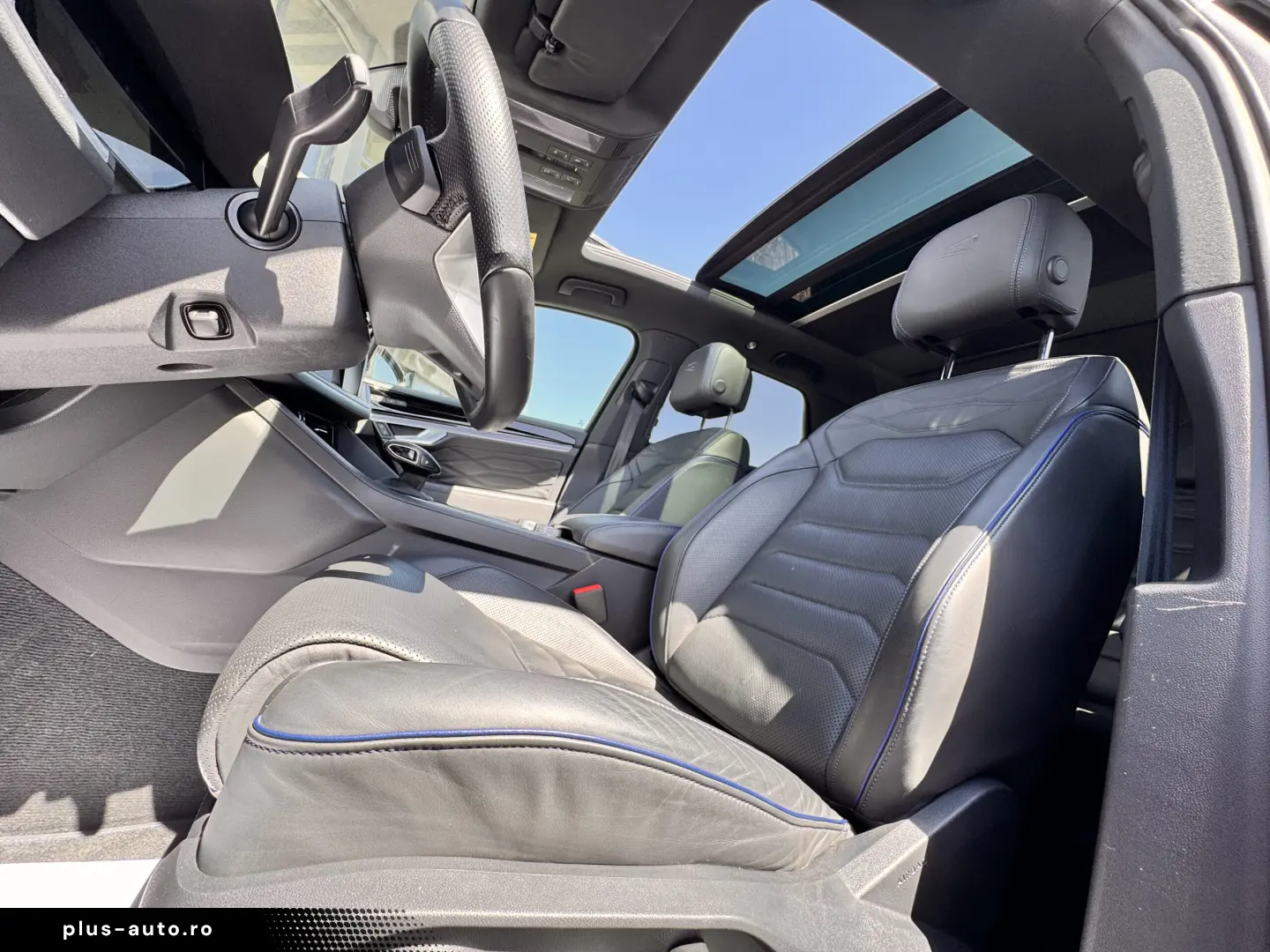 VOLKSWAGEN TOUAREG R    eHYBRID    462 CP    MATRIX    PANO.
