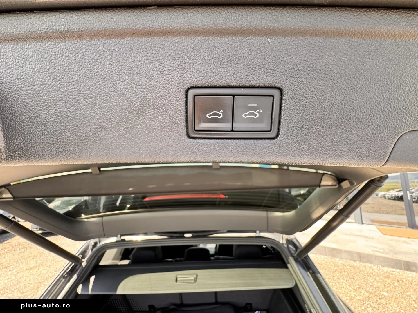 VOLKSWAGEN TOUAREG R    eHYBRID    462 CP    MATRIX    PANO.