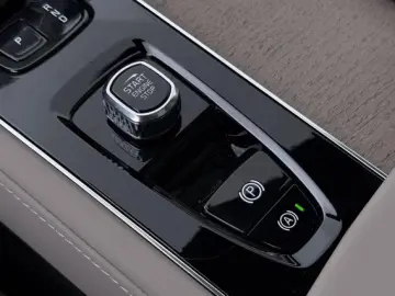 Volvo XC90 T8 Ultra Bright   MY27