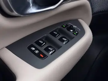 Volvo XC90 T8 Ultra Bright   MY27