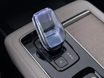 Volvo XC90 T8 Ultra Bright   MY27