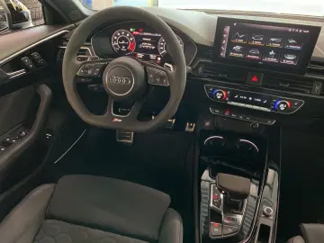 AUDI RS4 Competition  quattro tiptronic B&O MATRIX PA