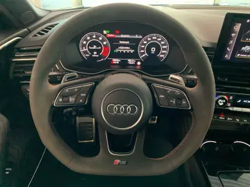 AUDI RS4 Competition  quattro tiptronic B&O MATRIX PA