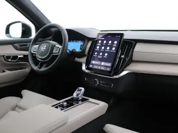 Volvo XC90 T8 Ultra Dark   MY27   Harman