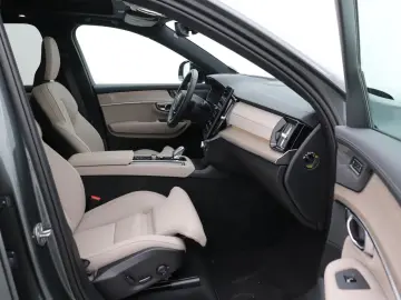 Volvo XC90 T8 Ultra Dark   MY27   Harman
