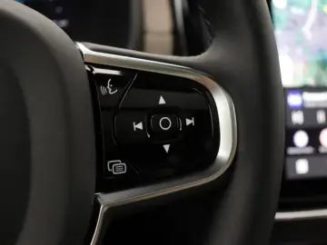 Volvo XC90 T8 Ultra Dark   MY27   Harman