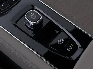 Volvo XC90 T8 Ultra Bright   MY27