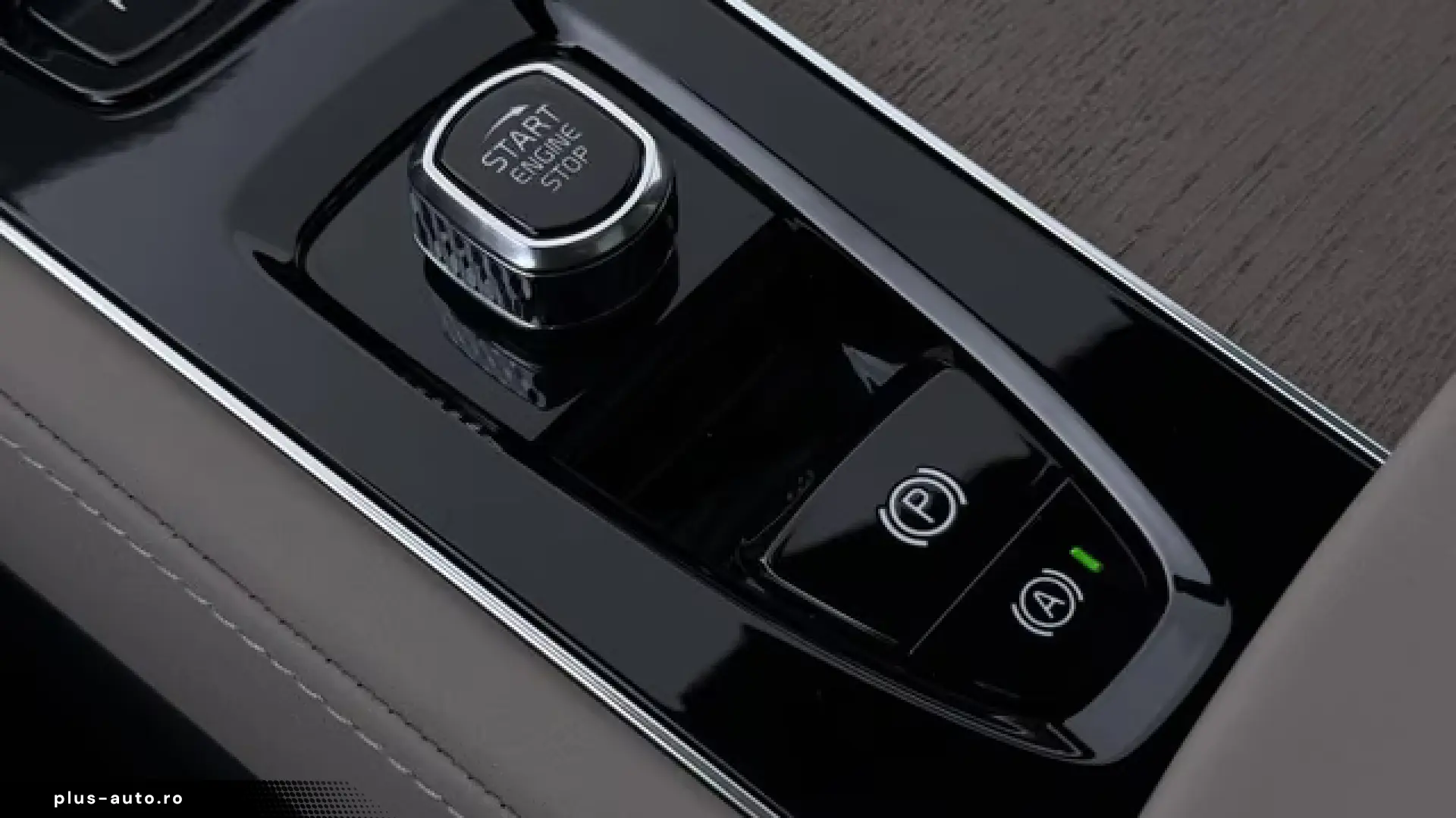 Volvo XC90 T8 Ultra Bright   MY27