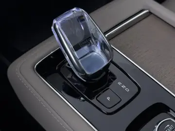 Volvo XC90 T8 Ultra Bright   MY27