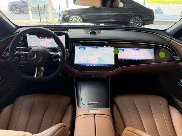 Mercedes-Benz E 220 d 4Matic AMG PremiumPlus Superscreen 21