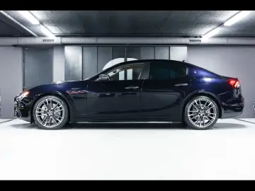 MASERATI Ghibli TROFEO 3.8 V8 RWD FULL CARBON B&W PANO