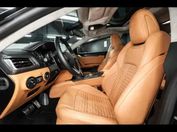 MASERATI Ghibli TROFEO 3.8 V8 RWD FULL CARBON B&W PANO