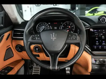 MASERATI Ghibli TROFEO 3.8 V8 RWD FULL CARBON B&W PANO