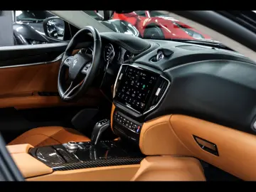 MASERATI Ghibli TROFEO 3.8 V8 RWD FULL CARBON B&W PANO