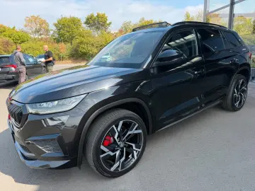 SKODA Kodiaq 2 0TSi RS 4x4 FL Pano AHK Leder Standhz