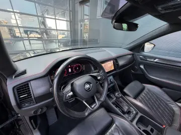 SKODA Kodiaq 2 0TSi RS 4x4 FL Pano AHK Leder Standhz