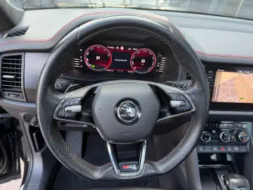 SKODA Kodiaq 2 0TSi RS 4x4 FL Pano AHK Leder Standhz