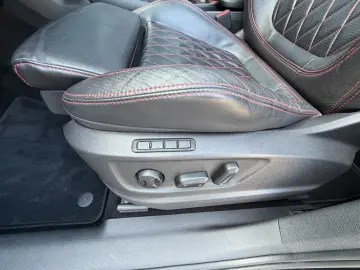 SKODA Kodiaq 2 0TSi RS 4x4 FL Pano AHK Leder Standhz