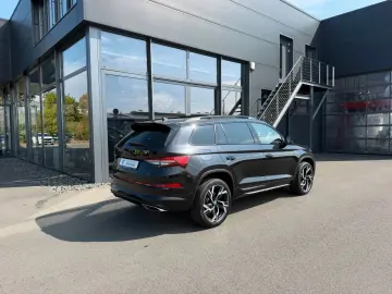 SKODA Kodiaq 2 0TSi RS 4x4 FL Pano AHK Leder Standhz