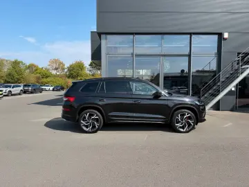 SKODA Kodiaq 2 0TSi RS 4x4 FL Pano AHK Leder Standhz