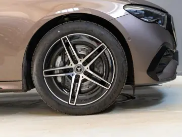 MERCEDES-BENZ E 400 e 4M  AMG Night Pano AHK Digital 360 DC