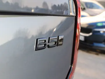Volvo XC90 B5 AWD Ultra Black Edition 7-