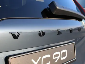 Volvo XC90 B5 AWD Ultra Black Edition 7-