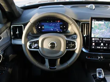 Volvo XC90 B5 AWD Ultra Black Edition 7-