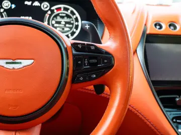 ASTON MARTIN DBX 4.0 V8.VOLLAUSSTATTUNG.LUFTFE.PANO.ACC.360