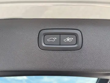Volvo XC90 T8 AWD Ultra Black Edition Plug-in