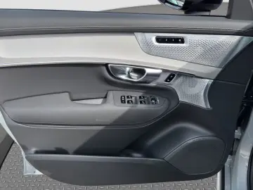 Volvo XC90 T8 AWD Ultra Black Edition Plug-in