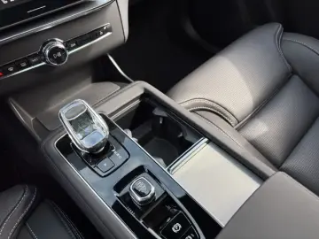 Volvo XC90 T8 AWD Ultra Black Edition Plug-in