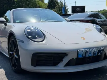 PORSCHE 992 Carrera 4 Cabriolet CHRONO APPROVED