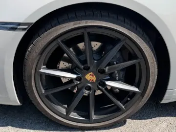 PORSCHE 992 Carrera 4 Cabriolet CHRONO APPROVED