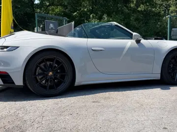 PORSCHE 992 Carrera 4 Cabriolet CHRONO APPROVED