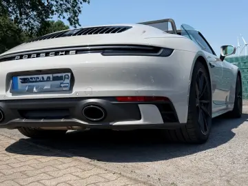 PORSCHE 992 Carrera 4 Cabriolet CHRONO APPROVED