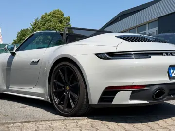 PORSCHE 992 Carrera 4 Cabriolet CHRONO APPROVED