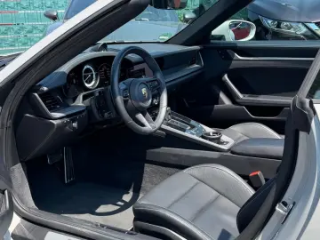 PORSCHE 992 Carrera 4 Cabriolet CHRONO APPROVED
